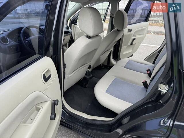 Черный Форд Фиеста, объемом двигателя 1.4 л и пробегом 145 тыс. км за 4350 $, фото 23 на Automoto.ua