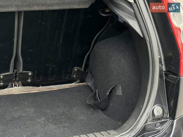 Черный Форд Фиеста, объемом двигателя 1.3 л и пробегом 251 тыс. км за 3500 $, фото 45 на Automoto.ua