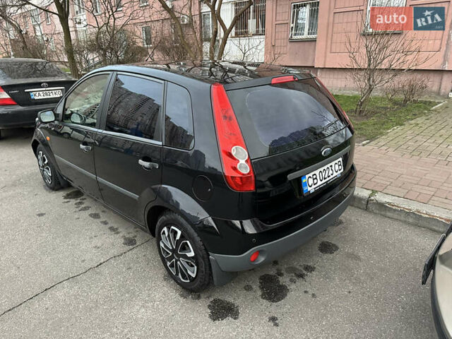 Черный Форд Фиеста, объемом двигателя 1.4 л и пробегом 145 тыс. км за 4000 $, фото 10 на Automoto.ua