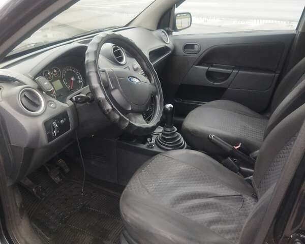 Черный Форд Фиеста, объемом двигателя 1.39 л и пробегом 247 тыс. км за 3000 $, фото 3 на Automoto.ua