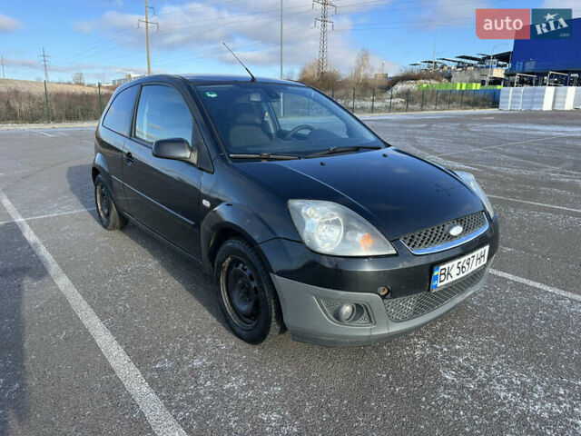 Черный Форд Фиеста, объемом двигателя 1.6 л и пробегом 408 тыс. км за 4900 $, фото 1 на Automoto.ua