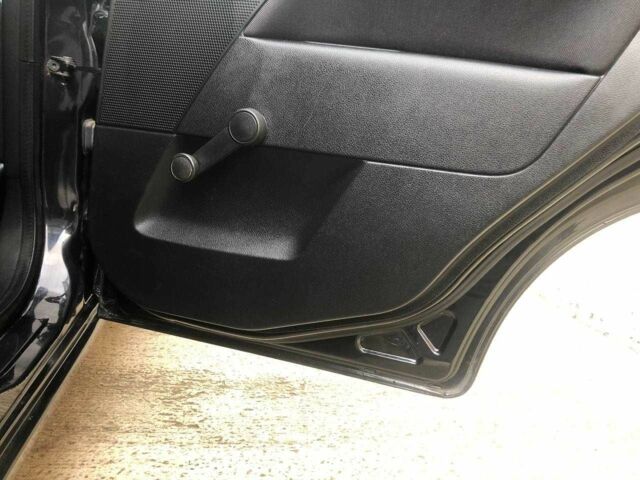 Черный Форд Фиеста, объемом двигателя 1.4 л и пробегом 234 тыс. км за 4400 $, фото 8 на Automoto.ua