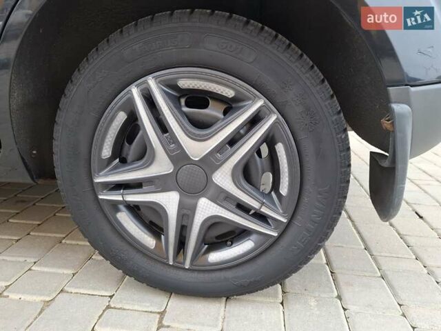 Черный Форд Фиеста, объемом двигателя 1.39 л и пробегом 220 тыс. км за 3800 $, фото 33 на Automoto.ua