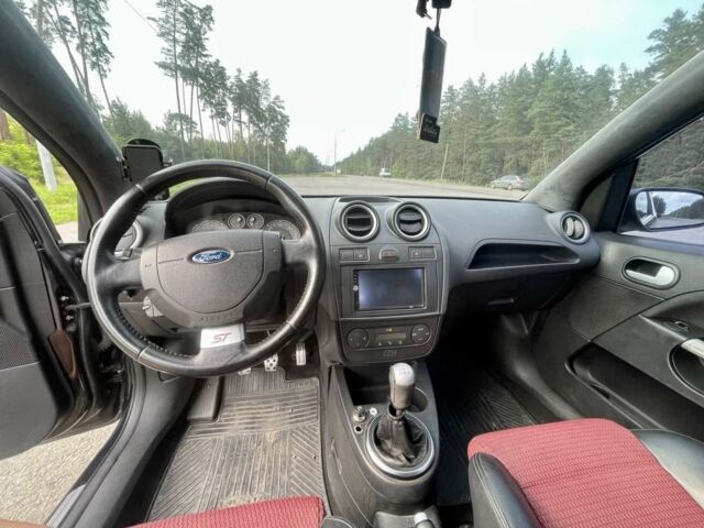Черный Форд Фиеста, объемом двигателя 2 л и пробегом 222 тыс. км за 5400 $, фото 4 на Automoto.ua