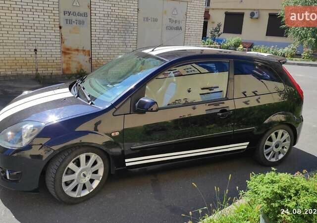 Черный Форд Фиеста, объемом двигателя 2 л и пробегом 206 тыс. км за 5000 $, фото 5 на Automoto.ua