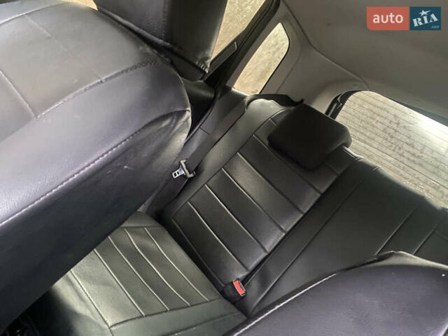 Черный Форд Фиеста, объемом двигателя 1.3 л и пробегом 230 тыс. км за 3400 $, фото 8 на Automoto.ua