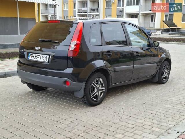 Черный Форд Фиеста, объемом двигателя 1.39 л и пробегом 220 тыс. км за 3800 $, фото 4 на Automoto.ua