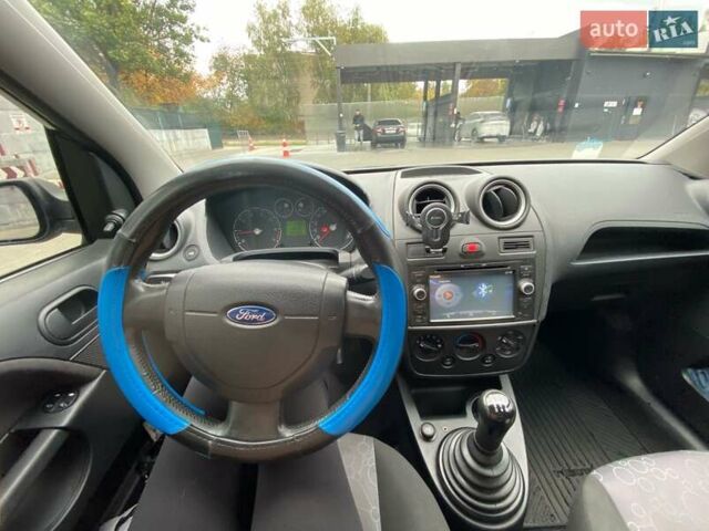 Чорний Форд Фієста, об'ємом двигуна 1.3 л та пробігом 250 тис. км за 3800 $, фото 10 на Automoto.ua