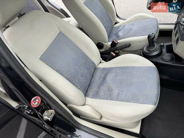 Черный Форд Фиеста, объемом двигателя 1.4 л и пробегом 145 тыс. км за 4350 $, фото 37 на Automoto.ua