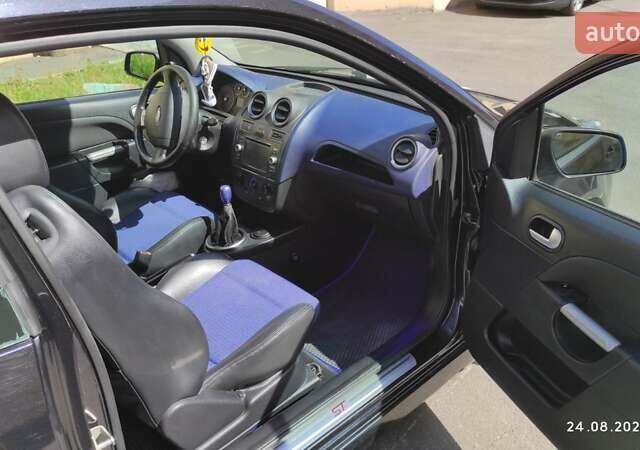 Черный Форд Фиеста, объемом двигателя 2 л и пробегом 206 тыс. км за 5000 $, фото 6 на Automoto.ua