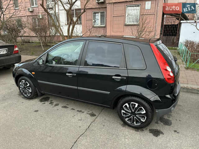 Черный Форд Фиеста, объемом двигателя 1.4 л и пробегом 145 тыс. км за 4000 $, фото 9 на Automoto.ua