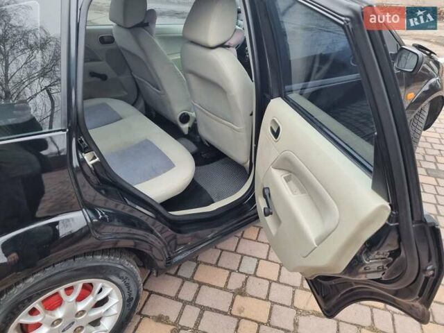 Черный Форд Фиеста, объемом двигателя 1.4 л и пробегом 233 тыс. км за 4650 $, фото 12 на Automoto.ua