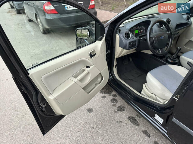 Черный Форд Фиеста, объемом двигателя 1.4 л и пробегом 145 тыс. км за 4000 $, фото 14 на Automoto.ua