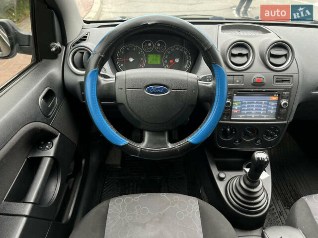 Черный Форд Фиеста, объемом двигателя 1.3 л и пробегом 251 тыс. км за 3500 $, фото 33 на Automoto.ua