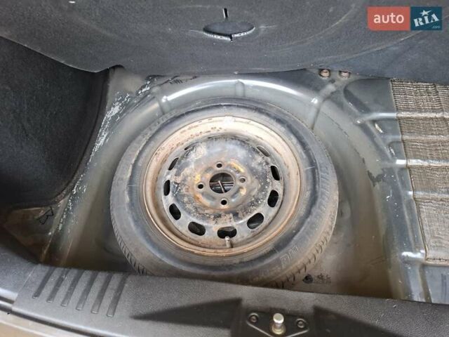 Черный Форд Фиеста, объемом двигателя 1.39 л и пробегом 220 тыс. км за 3800 $, фото 39 на Automoto.ua