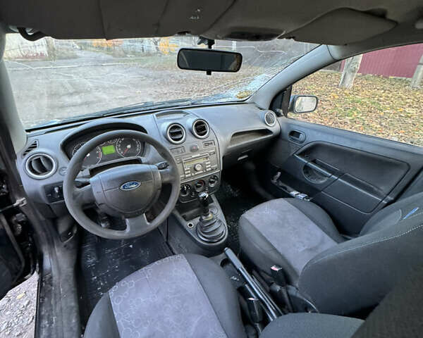 Черный Форд Фиеста, объемом двигателя 1.24 л и пробегом 367 тыс. км за 1850 $, фото 8 на Automoto.ua