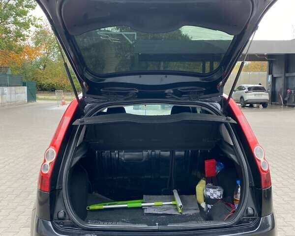 Чорний Форд Фієста, об'ємом двигуна 1.3 л та пробігом 250 тис. км за 3800 $, фото 6 на Automoto.ua