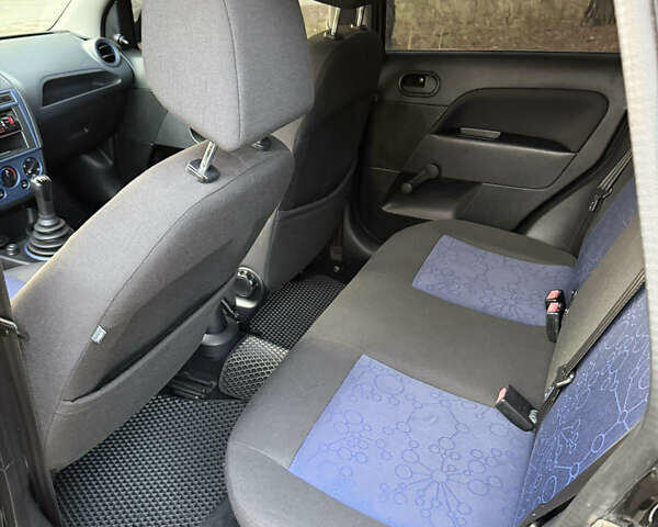 Черный Форд Фиеста, объемом двигателя 1.3 л и пробегом 276 тыс. км за 4300 $, фото 18 на Automoto.ua