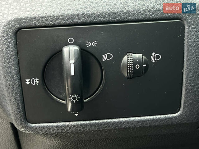 Черный Форд Фиеста, объемом двигателя 1.3 л и пробегом 251 тыс. км за 3500 $, фото 30 на Automoto.ua