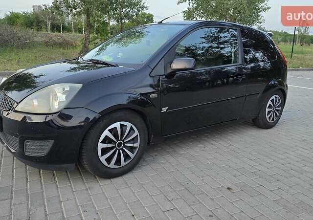 Черный Форд Фиеста, объемом двигателя 1.6 л и пробегом 207 тыс. км за 4400 $, фото 3 на Automoto.ua