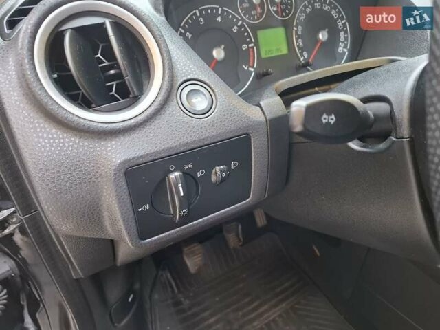 Черный Форд Фиеста, объемом двигателя 1.39 л и пробегом 220 тыс. км за 3800 $, фото 20 на Automoto.ua