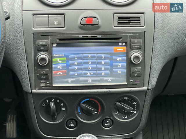 Черный Форд Фиеста, объемом двигателя 1.3 л и пробегом 251 тыс. км за 3500 $, фото 37 на Automoto.ua