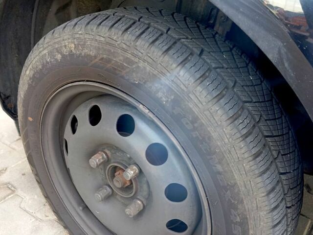 Черный Форд Фиеста, объемом двигателя 1.2 л и пробегом 0 тыс. км за 2700 $, фото 3 на Automoto.ua