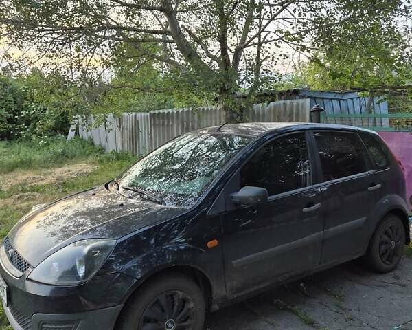 Черный Форд Фиеста, объемом двигателя 1.39 л и пробегом 231 тыс. км за 3900 $, фото 1 на Automoto.ua