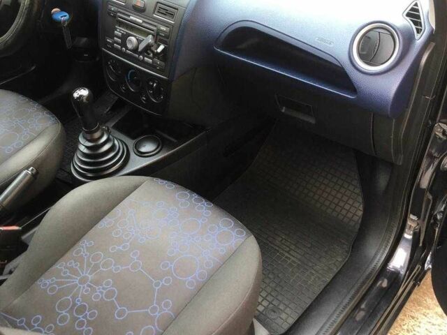 Черный Форд Фиеста, объемом двигателя 1.4 л и пробегом 234 тыс. км за 4400 $, фото 13 на Automoto.ua