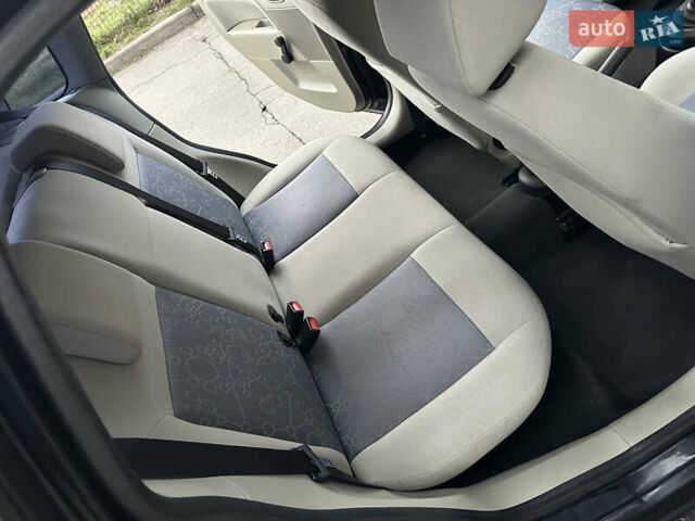 Черный Форд Фиеста, объемом двигателя 1.4 л и пробегом 145 тыс. км за 4000 $, фото 24 на Automoto.ua