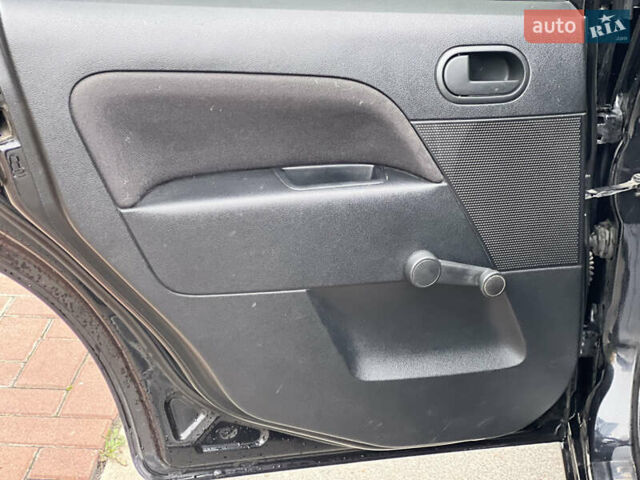 Черный Форд Фиеста, объемом двигателя 1.3 л и пробегом 251 тыс. км за 3500 $, фото 38 на Automoto.ua