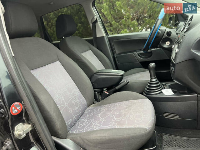 Черный Форд Фиеста, объемом двигателя 1.3 л и пробегом 251 тыс. км за 3500 $, фото 52 на Automoto.ua