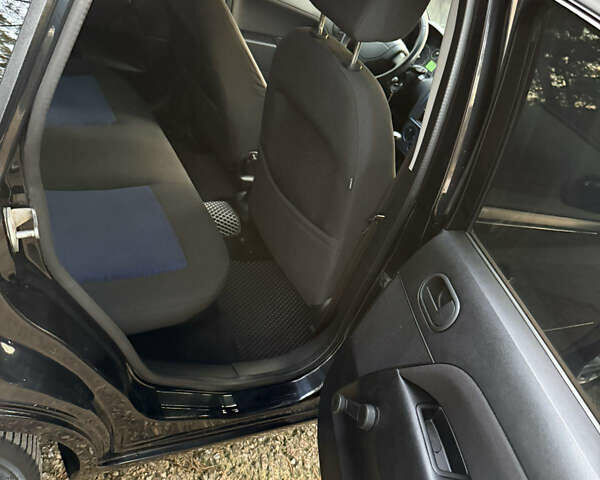 Черный Форд Фиеста, объемом двигателя 1.3 л и пробегом 276 тыс. км за 4300 $, фото 25 на Automoto.ua