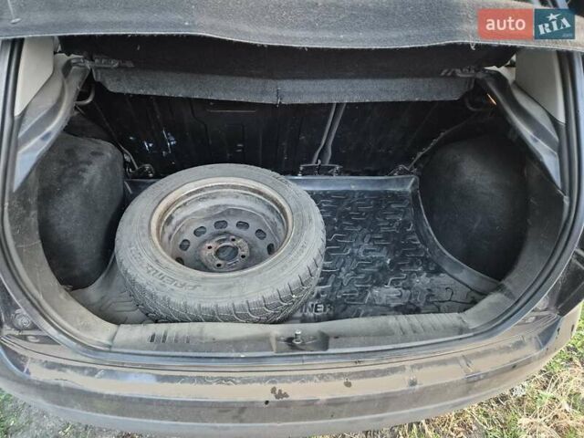 Черный Форд Фиеста, объемом двигателя 1.39 л и пробегом 231 тыс. км за 3900 $, фото 15 на Automoto.ua