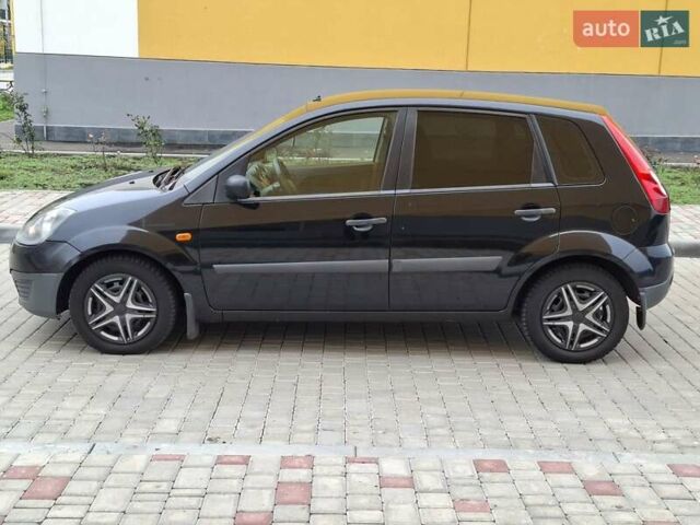 Черный Форд Фиеста, объемом двигателя 1.39 л и пробегом 220 тыс. км за 3800 $, фото 7 на Automoto.ua