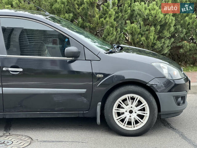 Черный Форд Фиеста, объемом двигателя 1.3 л и пробегом 251 тыс. км за 3500 $, фото 25 на Automoto.ua