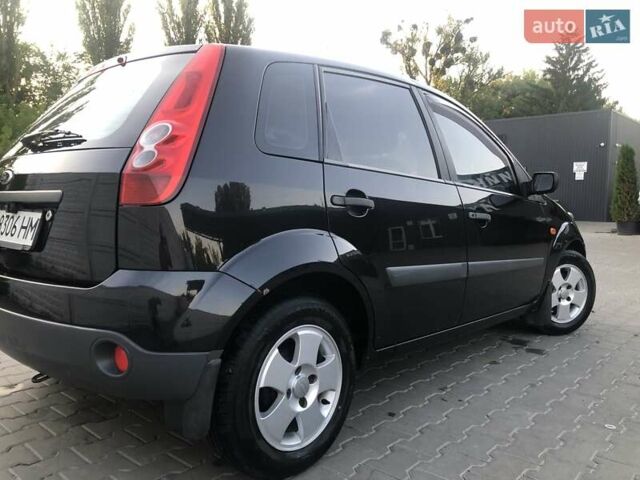 Черный Форд Фиеста, объемом двигателя 1.4 л и пробегом 223 тыс. км за 3900 $, фото 2 на Automoto.ua