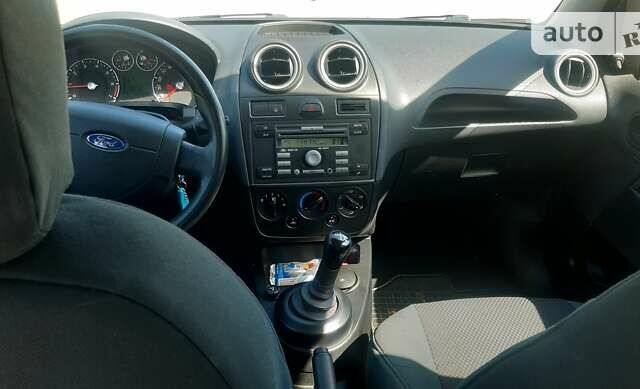 Черный Форд Фиеста, объемом двигателя 1.4 л и пробегом 117 тыс. км за 4500 $, фото 16 на Automoto.ua