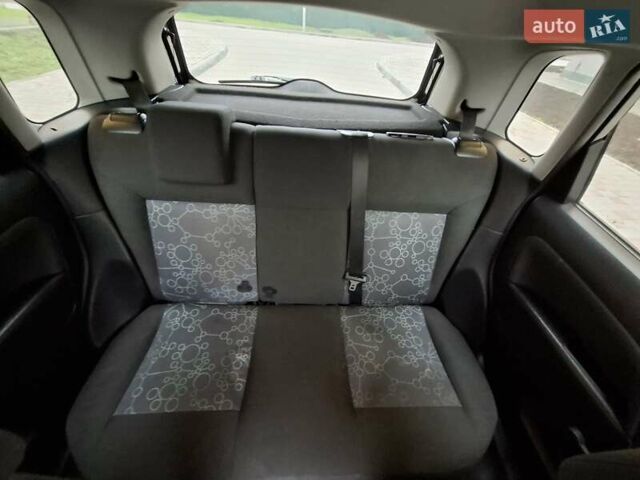 Черный Форд Фиеста, объемом двигателя 1.39 л и пробегом 220 тыс. км за 3800 $, фото 16 на Automoto.ua