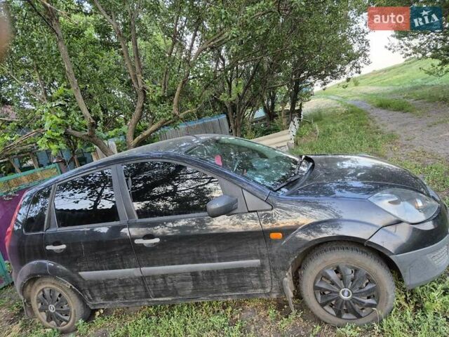 Черный Форд Фиеста, объемом двигателя 1.39 л и пробегом 231 тыс. км за 3900 $, фото 4 на Automoto.ua