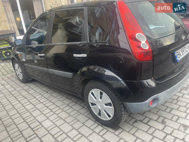 Чорний Форд Фієста, об'ємом двигуна 1.3 л та пробігом 190 тис. км за 3350 $, фото 3 на Automoto.ua
