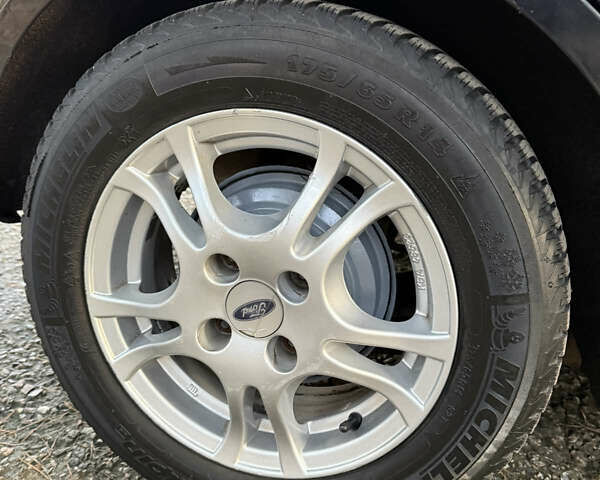 Черный Форд Фиеста, объемом двигателя 1.3 л и пробегом 276 тыс. км за 4300 $, фото 10 на Automoto.ua