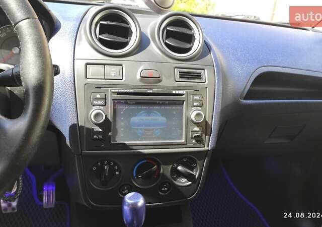 Черный Форд Фиеста, объемом двигателя 2 л и пробегом 206 тыс. км за 5000 $, фото 13 на Automoto.ua