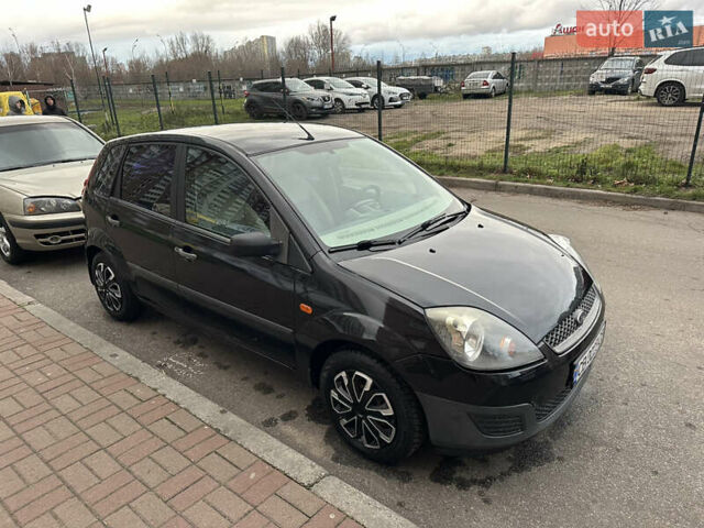 Черный Форд Фиеста, объемом двигателя 1.4 л и пробегом 145 тыс. км за 4000 $, фото 2 на Automoto.ua