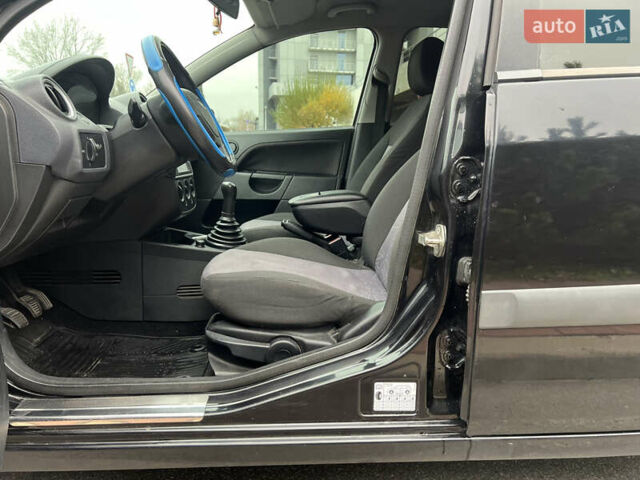 Черный Форд Фиеста, объемом двигателя 1.3 л и пробегом 251 тыс. км за 3500 $, фото 31 на Automoto.ua