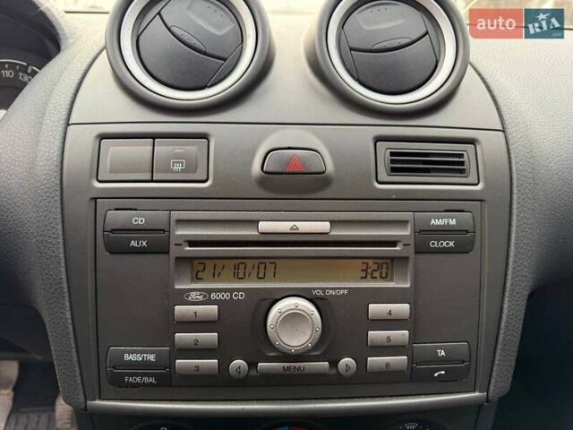 Черный Форд Фиеста, объемом двигателя 1.2 л и пробегом 165 тыс. км за 2900 $, фото 16 на Automoto.ua