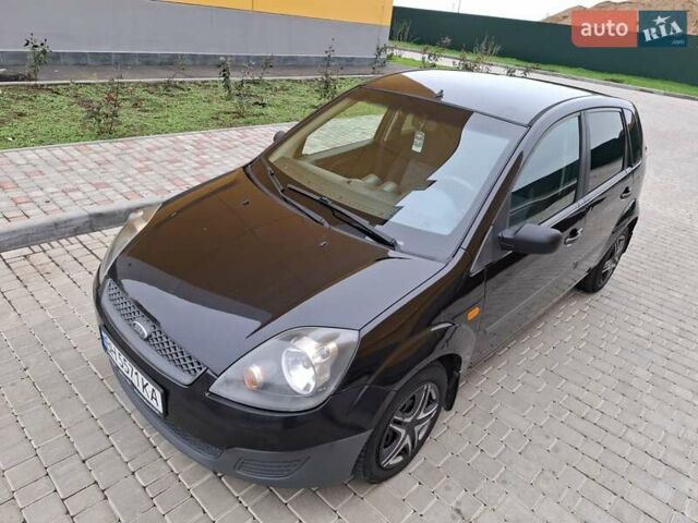 Черный Форд Фиеста, объемом двигателя 1.39 л и пробегом 220 тыс. км за 3800 $, фото 11 на Automoto.ua