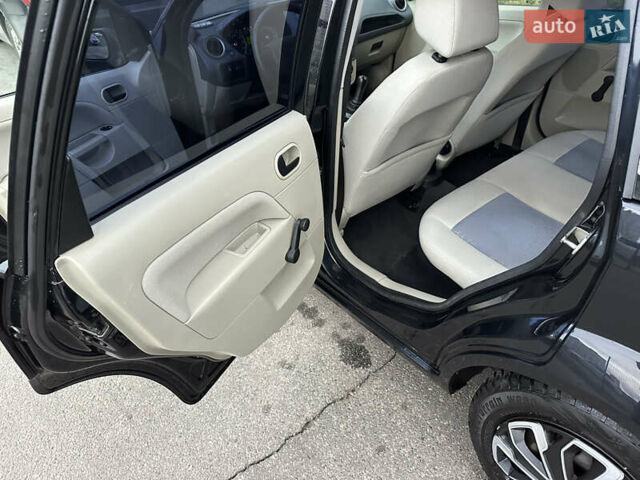 Черный Форд Фиеста, объемом двигателя 1.4 л и пробегом 145 тыс. км за 4000 $, фото 15 на Automoto.ua