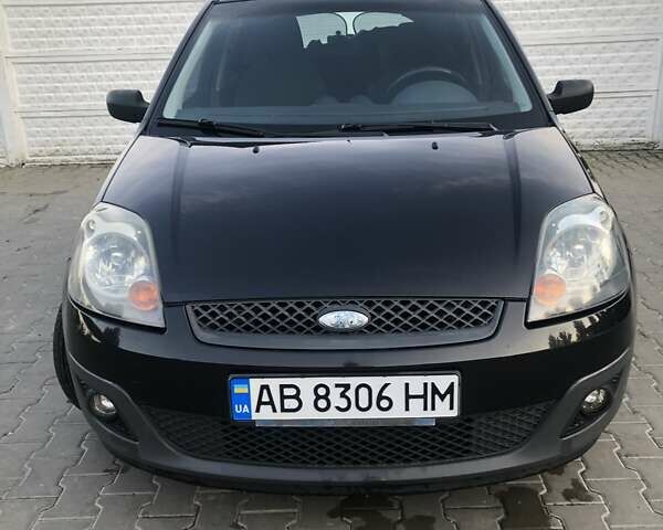Черный Форд Фиеста, объемом двигателя 1.4 л и пробегом 223 тыс. км за 3900 $, фото 5 на Automoto.ua