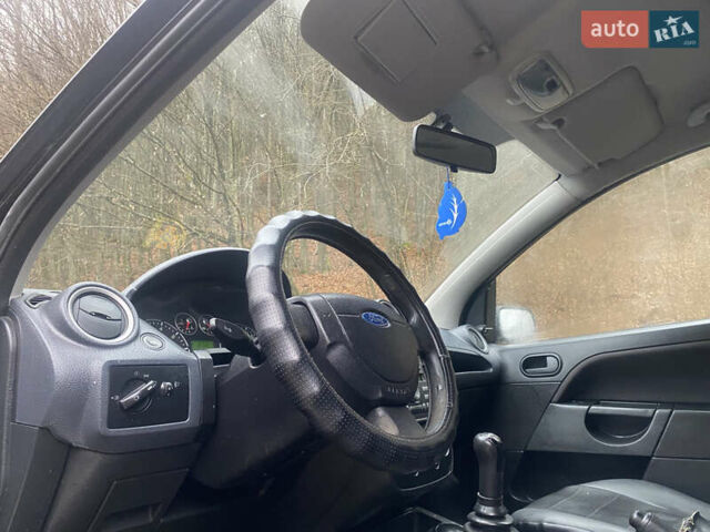 Черный Форд Фиеста, объемом двигателя 1.3 л и пробегом 230 тыс. км за 3400 $, фото 7 на Automoto.ua